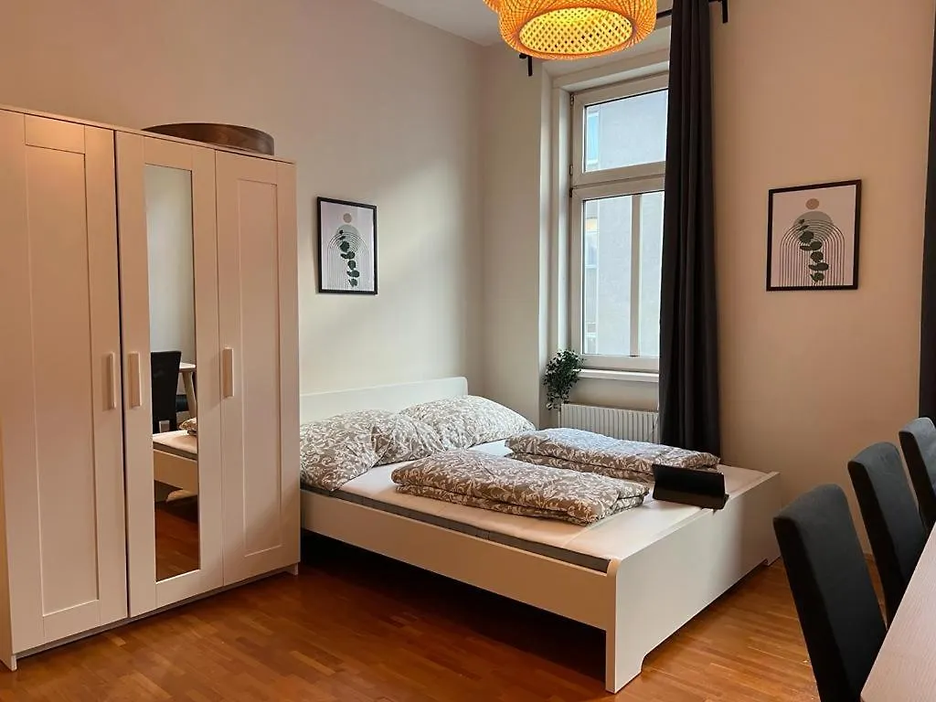 90 M2 Spacious Apartment With Free Parking Wiedeń 0*,  Austria