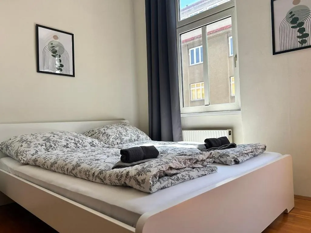 90 M2 Spacious Apartment With Free Parking Wiedeń 0*,  Austria