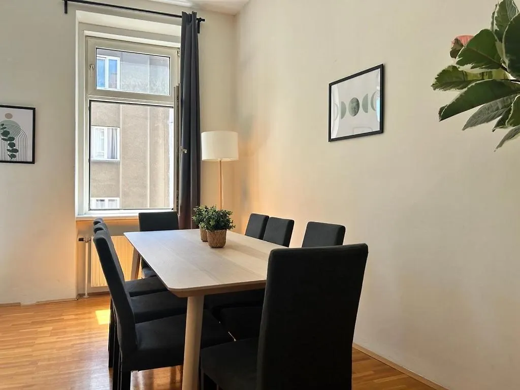 90 M2 Spacious Apartment With Free Parking Wiedeń