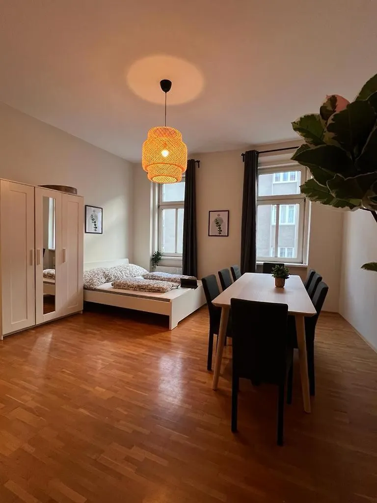 90 M2 Spacious Apartment With Free Parking Wiedeń